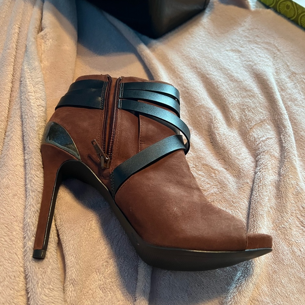 Gianni Bini Women Shoe Boots.  NIB - Picture 5 of 7